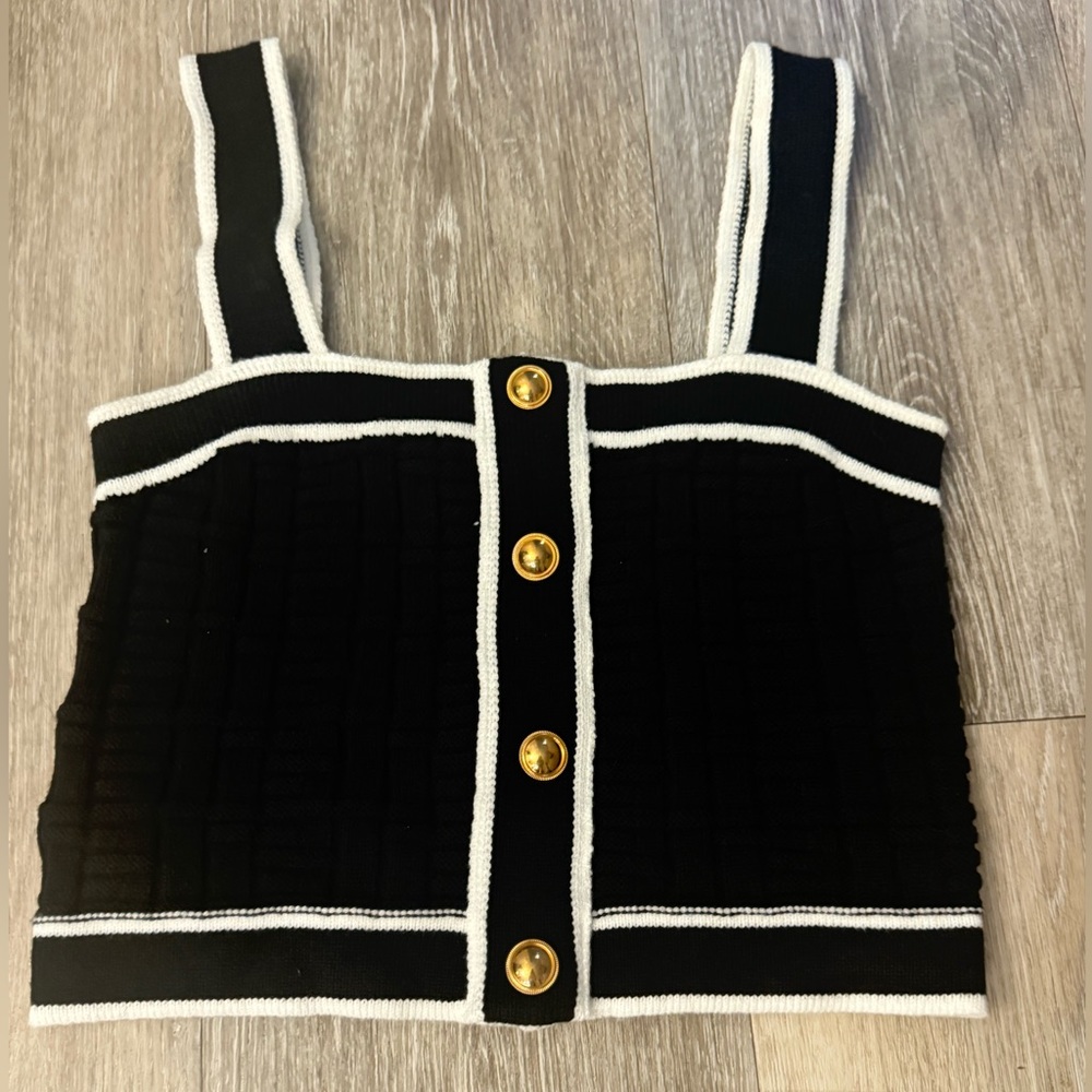 Amazon Black and White Crop Top with Gold Accents